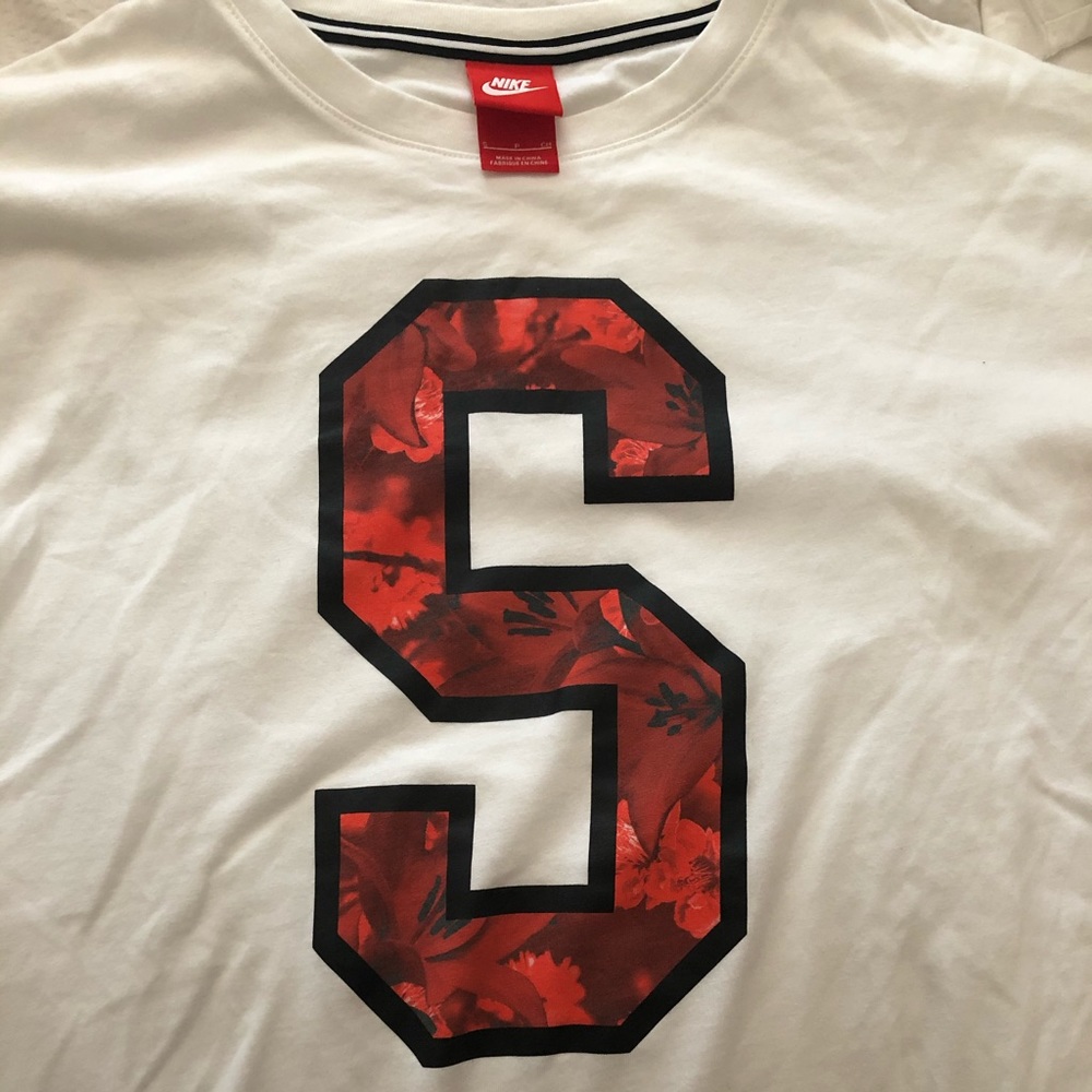 Women’s small urban Nike shirt